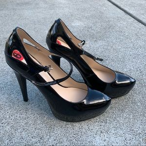 Nine West black patent leather size 6 heels